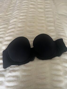 Black Strapless Push-Up Bra with Lace Trim